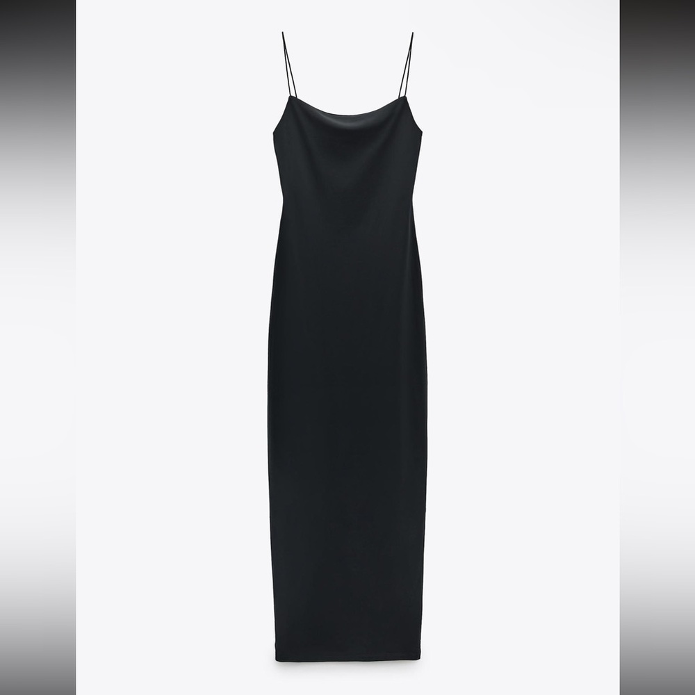 LONG STRETCHY FITTED
DRESS